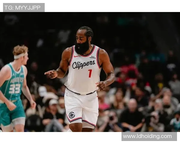 小卡55分刷纪录!快船更衣室狂欢曝光:哈登带头为他疯狂泼水庆祝